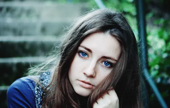 Look, girl, brown hair, blue-eyed