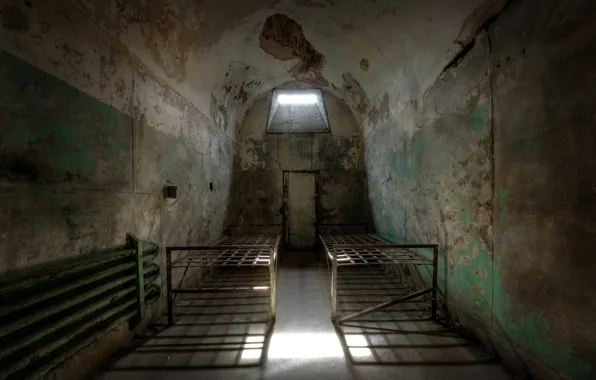 Interior, camera, prison, naturalism