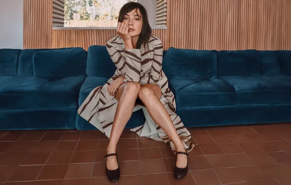 Look, girl, pose, photo, sofa, dress, legs, Gal Gadot
