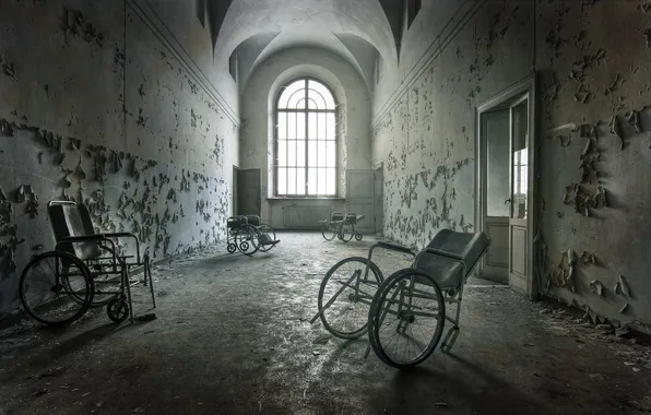 Door, corridor, strollers