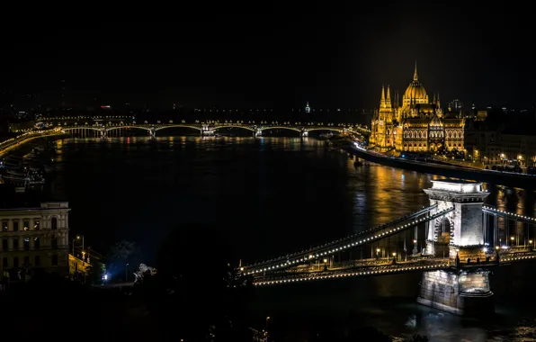 Hungary, Budapest, Danube River, Széchenyi Chain Bridge
