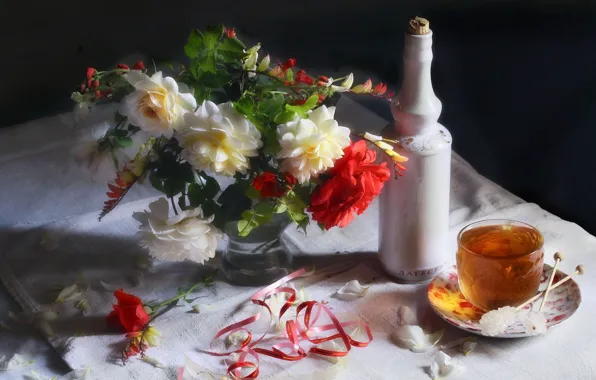 Light, flowers, the dark background, table, tea, bottle, roses, bouquet