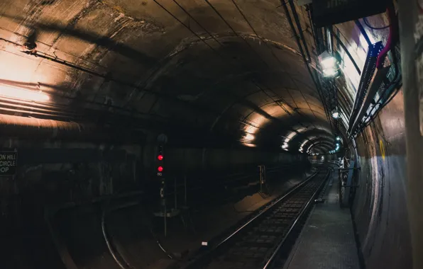 The tunnel, Metro, Rails