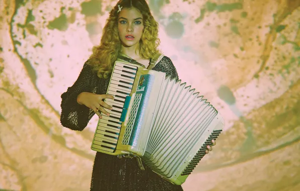 Photoshoot, accordion, Barbara Palvin, Malibu