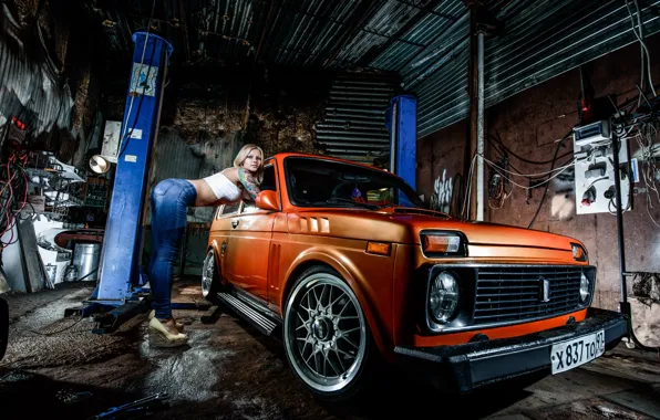 Girl, blonde, VAZ, 2121, orange County, pojemnik