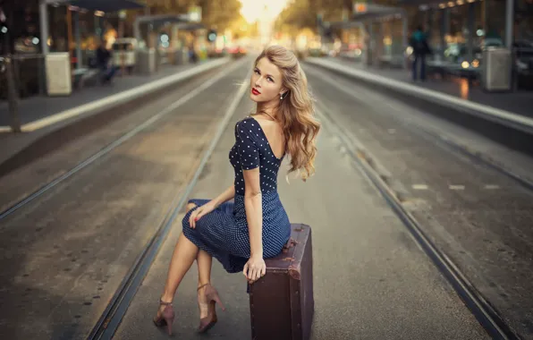 Look, the city, retro, street, dress, suitcase