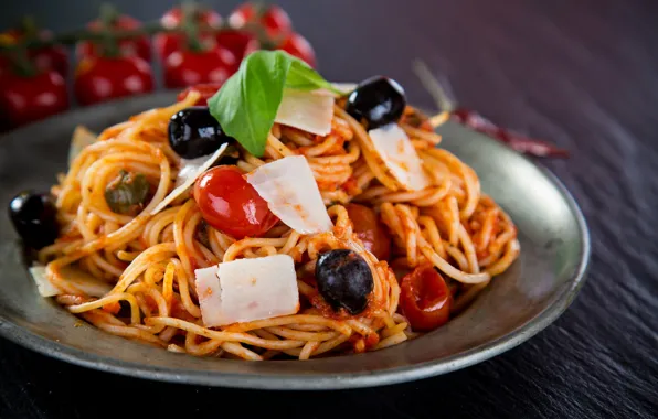 Tomatoes, spaghetti, sauce, olives, Parmesan, pasta