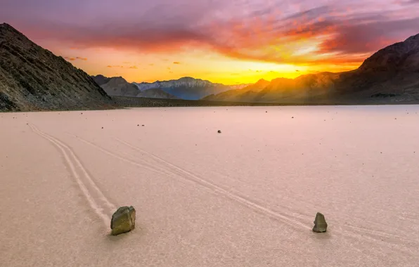 The sky, the sun, clouds, rays, light, sunset, mountains, traces