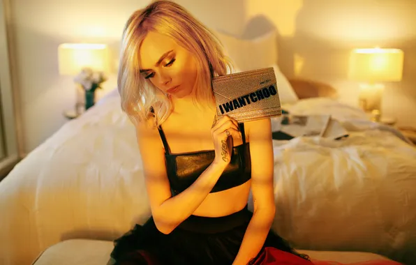 Pose, style, lamp, bed, portrait, actress, blonde, beauty
