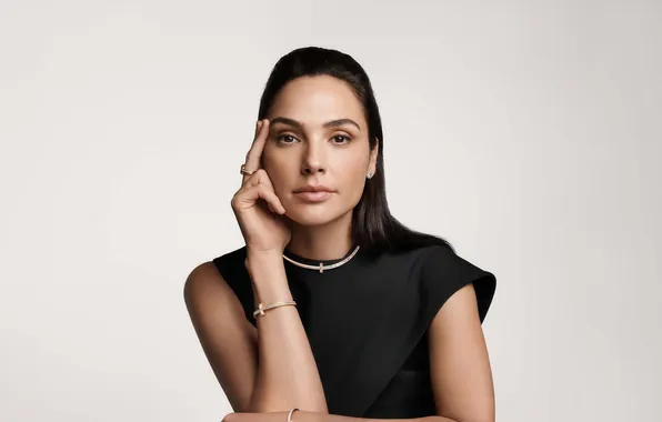 Picture Gadot, Gal, personified