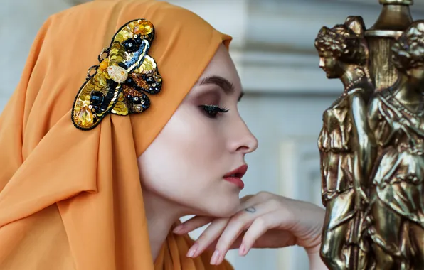 Picture girl, makeup, shawl, brooch