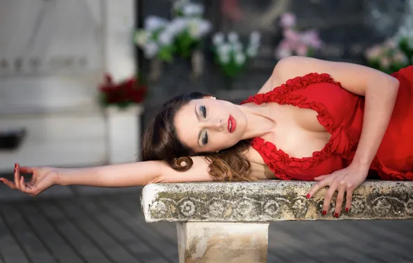 Girl, the city, bench