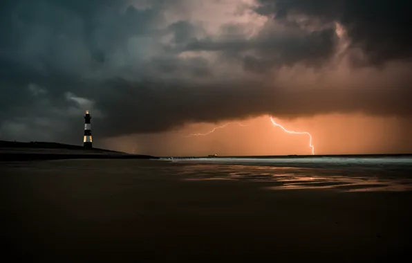 Picture sea, night, lighthouse