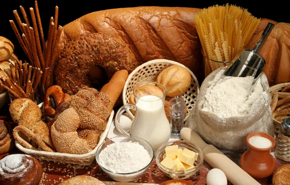 Egg, oil, milk, bread, spaghetti, flour, buns, baskets