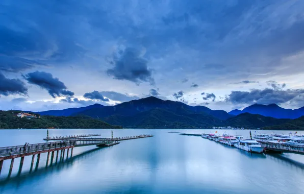Picture forest, mountains, lake, boats, pier