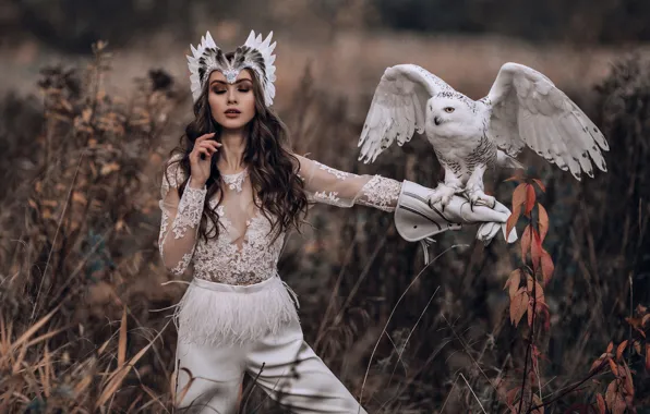 Picture grass, girl, pose, style, bird, model, feathers, makeup