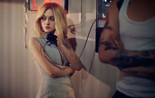 Tube, makeup, dress, hairstyle, blonde, phone, Dakota Fanning, Dakota Fanning