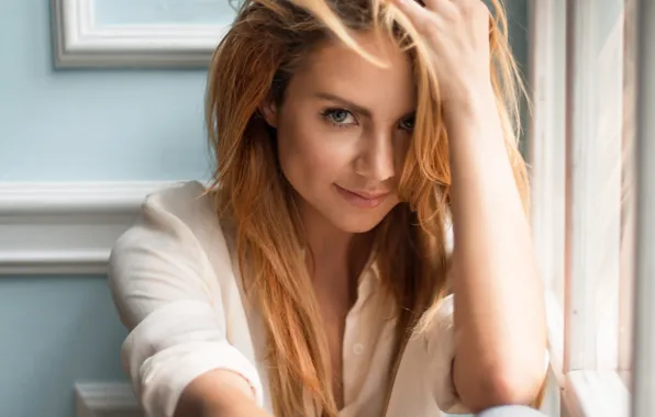 Look, girl, face, smile, sweetheart, hair, hands, singer