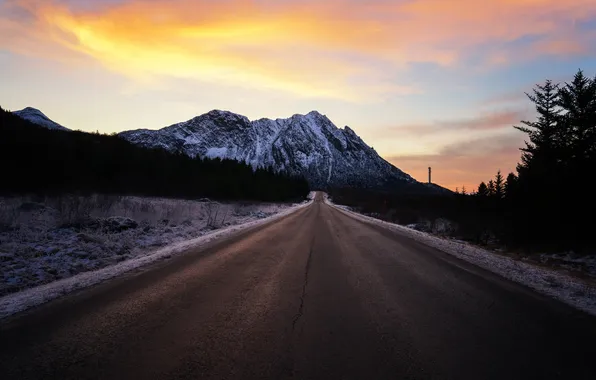 Road, forest, the sky, clouds, snow, mountains, dal, morning