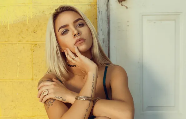 Picture model, tattoo, blonde