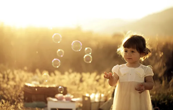 Picture summer, light, bubbles, girl
