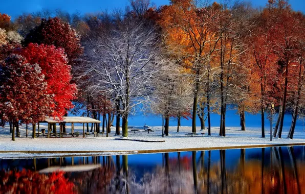 Picture snow, gazebo, water surface, late autumn, Parkland