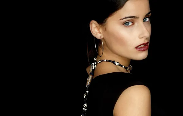 Picture girl, the dark background, beads, singer, nelly furtado