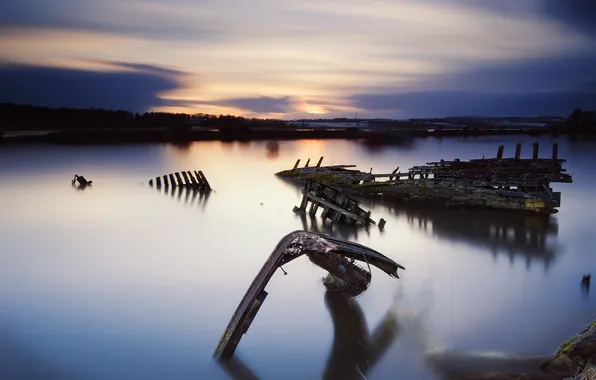 Picture water, lake, skeletons