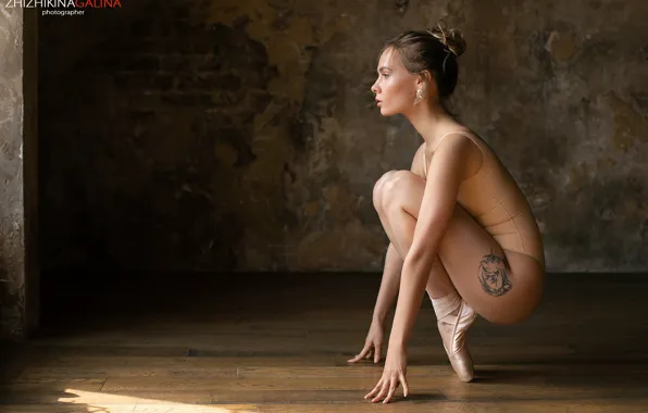 Sexy, pose, wall, model, makeup, figure, tattoo, hairstyle
