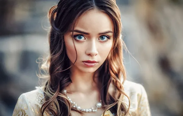 Sponge, the beauty, blue-eyed, curls