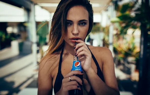 Look, Pepsi, Tysha