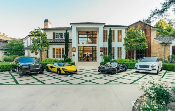mansion with cars wallpaper