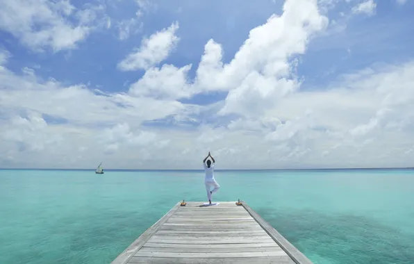 Picture yoga, the Maldives, blue water