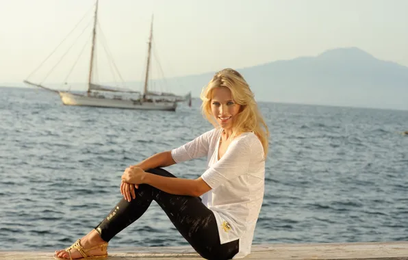 Picture sea, girl, smile, model, yacht, actress, t-shirt, blonde