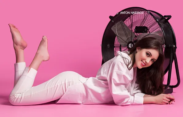 Look, girl, pose, smile, feet, fan, shirt, pink background