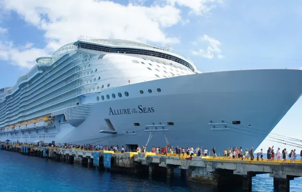 Picture The ship, Allure of the Seas, The biggest cruise liner, The Allure Of The Seas