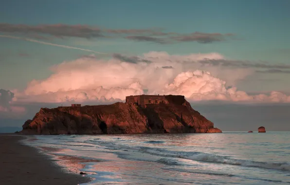 The sky, Water, Sand, Clouds, The ocean, Rock, House, Fortress