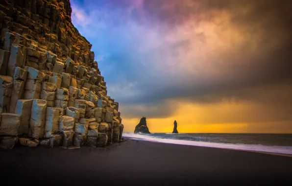 Picture mountains, sea, basaltic rock, shore