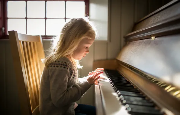 Light, girl, piano