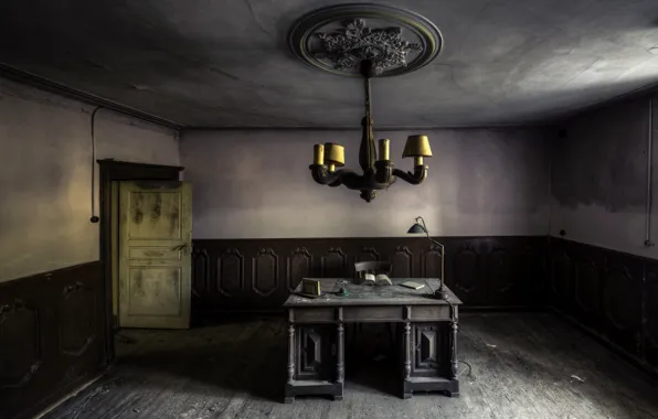 Table, room, the door