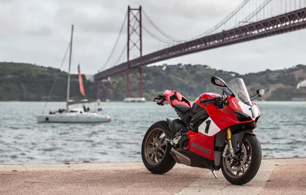 Ducati, Panigale, V4