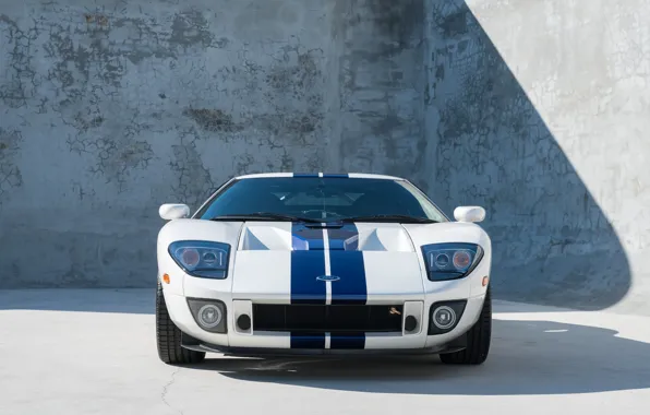 The front, Sportcar, 2005 Ford GT