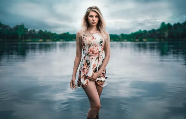 Picture girl, dress, legs, in the water, Lods Franck, Angy, alone on the lake