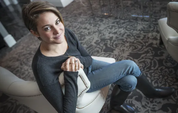 Picture newspaper, photoshoot, Shailene Woodley, Toronto Star