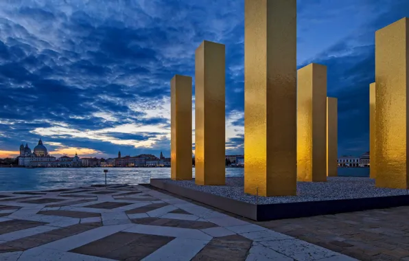 Italy, Venice, installation, The sky over nine columns, Urbandale