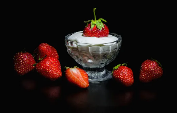 Reflection, berries, strawberry, black background, cream, sour cream, ramekin