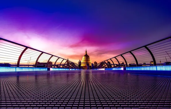 Picture England, London, St. Paul's Cathedral, Millenium Bridge