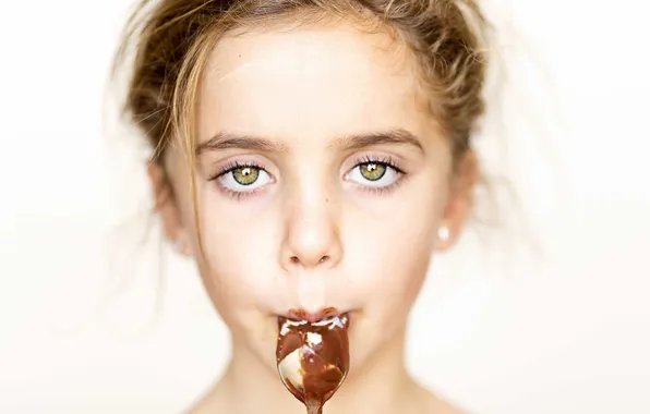 Look, face, hair, chocolate, spoon, green eyes