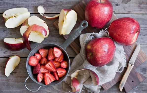 Apples, strawberry, knife