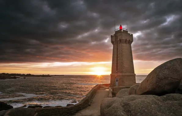 France, Brittany, Saint-Guirec, Arrondissement de Lannion, Men Ruz Lighthouse
